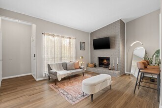 2001 Bering Dr in Houston, TX - Building Photo - Building Photo