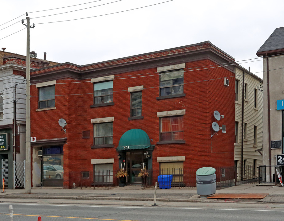 595-597 Sherbourne St in Toronto, ON - Building Photo