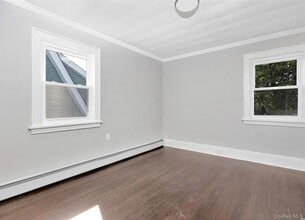 98 N Grove St in Valley Stream, NY - Building Photo - Building Photo