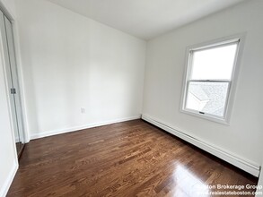 269 Bolton St, Unit 2B in Boston, MA - Building Photo - Building Photo