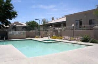 101 S Players Club Dr in Tucson, AZ - Foto de edificio - Building Photo