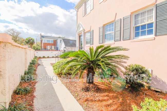 25 Ashley Ave in Charleston, SC - Building Photo - Building Photo