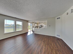 924 Shenandoah Way in Greenwood, IN - Building Photo - Building Photo