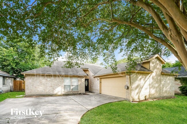 2338 Loyanne Dr in Spring, TX - Foto de edificio - Building Photo