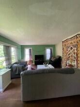 5231 12th Ave NE, Unit Upstairs in Seattle, WA - Foto de edificio - Building Photo