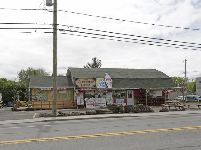 680 Notre-Dame in Repentigny, QC - Building Photo - Building Photo