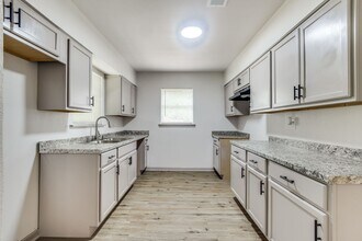 676 Pine St in Lewisville, TX - Building Photo - Building Photo