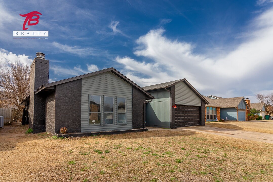 8324 NW 109th Terrace in Oklahoma City, OK - Building Photo