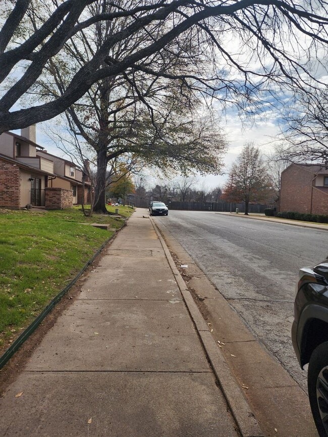 property at 2715 Westgate Dr
