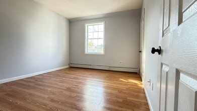6 -12 Harrison Ave, Unit 12 in Rochester, NH - Building Photo - Building Photo