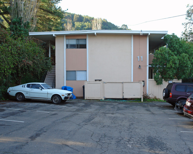 Merrydale Apartments in San Rafael, CA - Building Photo - Building Photo