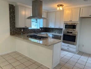 228 E Greenfield Dr in Wake Village, TX - Building Photo - Building Photo