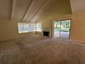 6589 Meadowridge Dr in Santa Rosa, CA - Building Photo - Building Photo