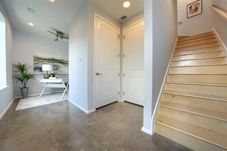 5931 Lindell Ave in Dallas, TX - Foto de edificio - Building Photo