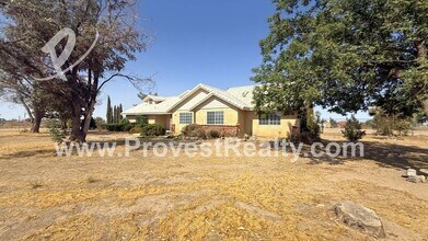 10184 Smoke Tree Rd in Hesperia, CA - Building Photo - Building Photo