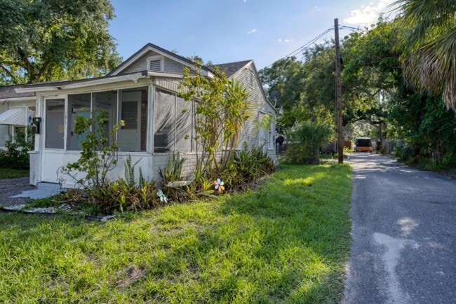 235 1/2 16th Ave S in St. Petersburg, FL - Building Photo - Building Photo