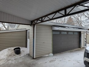 1421 Ross Ave W in Winnipeg, MB - Building Photo - Building Photo