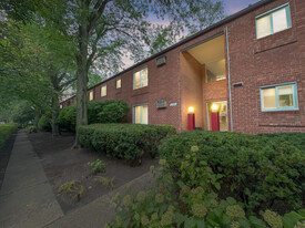 355 E 14 Mile Rd in Birmingham, MI - Building Photo