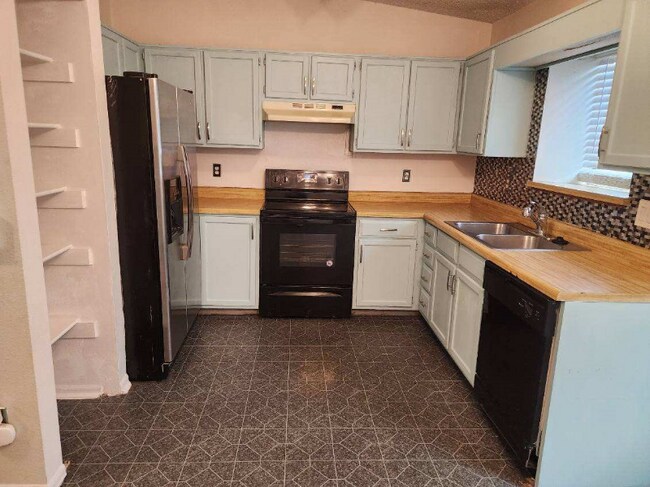 3483 Foxridge Dr in Colorado Springs, CO - Building Photo - Building Photo