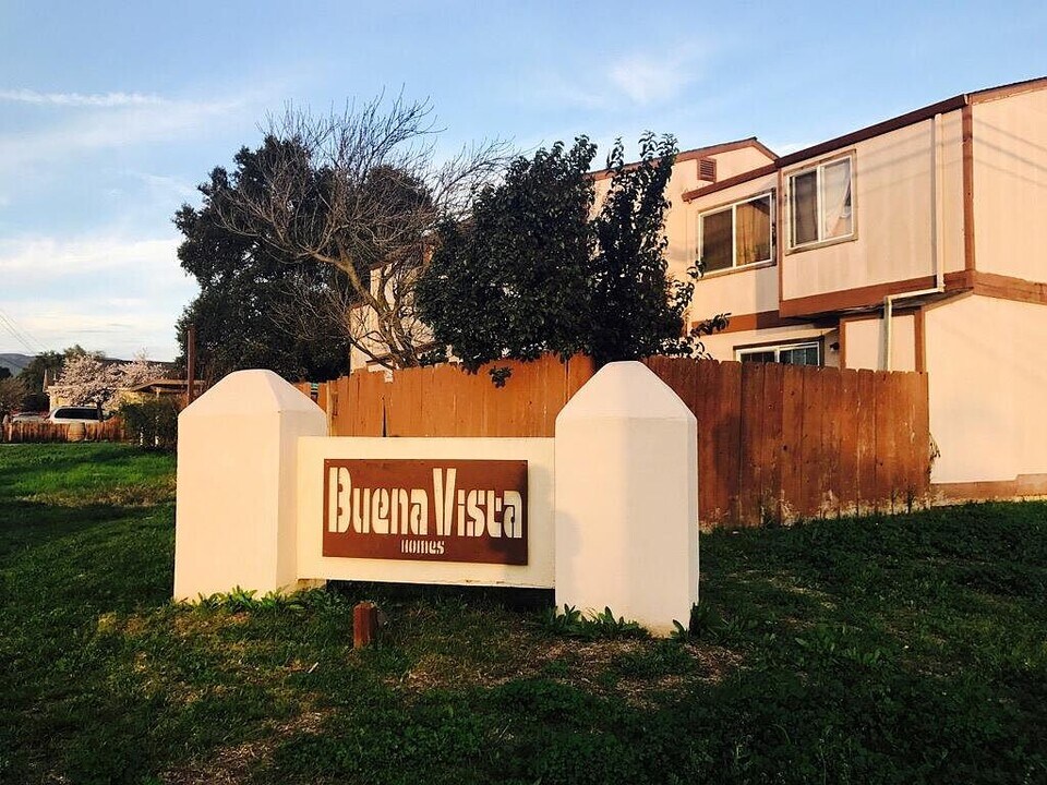 110 Buena Vista Pl in Soledad, CA - Building Photo