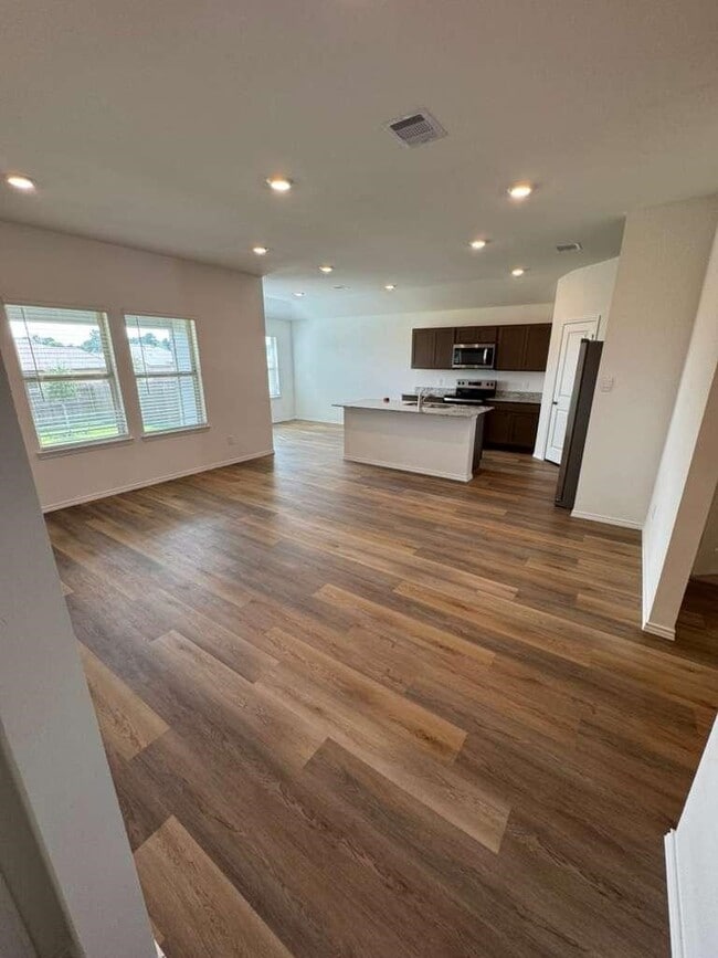 property at 103 Comal Dr