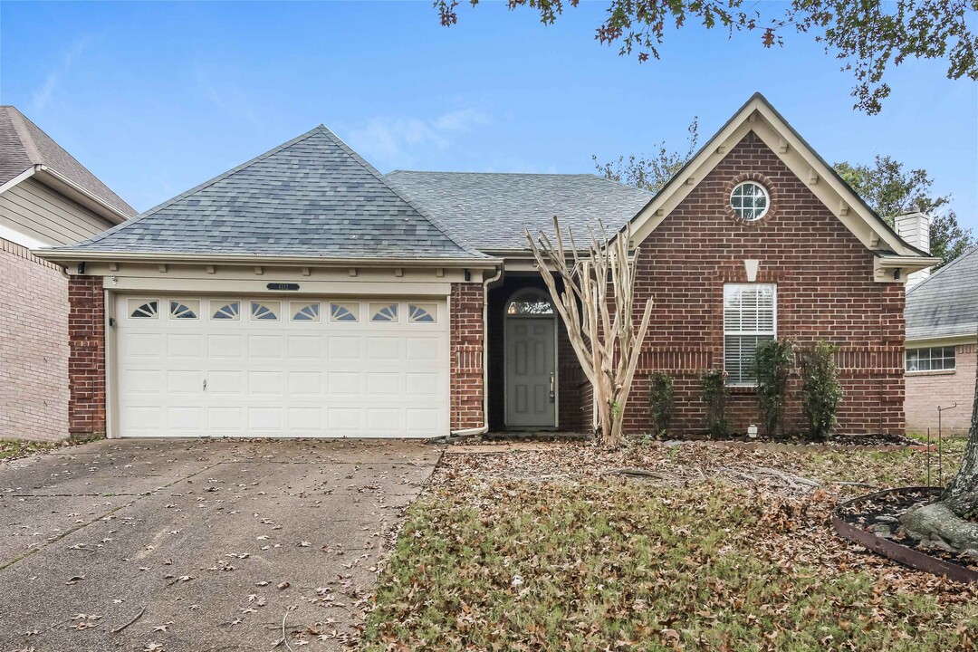 4112 Fairway View Cir E in Memphis, TN - Building Photo