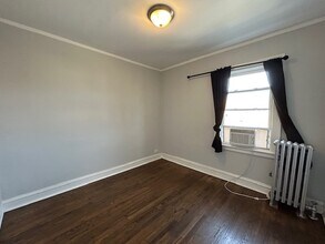3223 N Linder Ave, Unit 2 in Chicago, IL - Foto de edificio - Building Photo