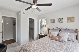 Creekwood Apartment Homes in Irving, TX - Building Photo - Building Photo