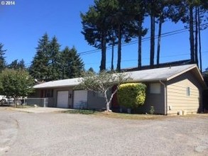 Cottages by the Sea in Brookings, OR - Building Photo - Building Photo