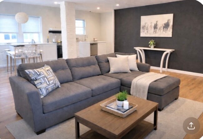 property at 832 S Roosevelt St