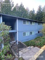 65 Ainslee Ave in Depoe Bay, OR - Building Photo