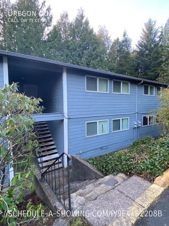 65 Ainslee Ave in Depoe Bay, OR - Building Photo