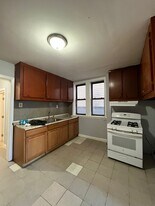 8 Grant Ave, Unit 1L in Jersey City, NJ - Building Photo