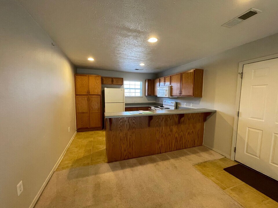109 Garden Cir-Unit -Unit 4 in Branson, MO - Building Photo