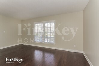 10601 Parlor Rd in Charlotte, NC - Foto de edificio - Building Photo