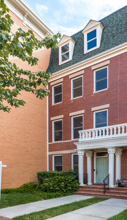2205 Main Line Blvd in Alexandria, VA - Building Photo