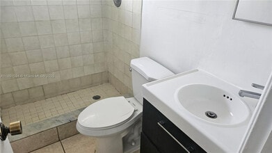 2710 W 60th Pl in Hialeah, FL - Building Photo - Building Photo