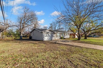 1001 Altamont Dr in Fort Worth, TX - Building Photo - Building Photo