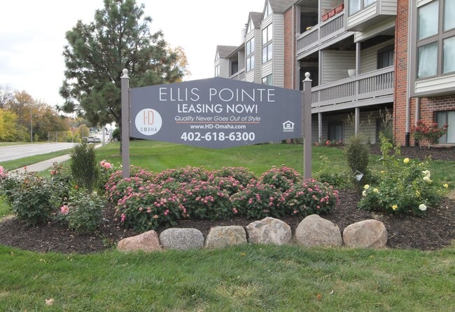 property at 6320 S 72nd St