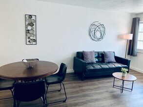 528 Meridian Ave, Unit 402 in Miami Beach, FL - Foto de edificio - Building Photo