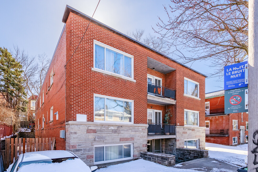 3740 Édouard-Montpetit Boul in Montréal, QC - Building Photo