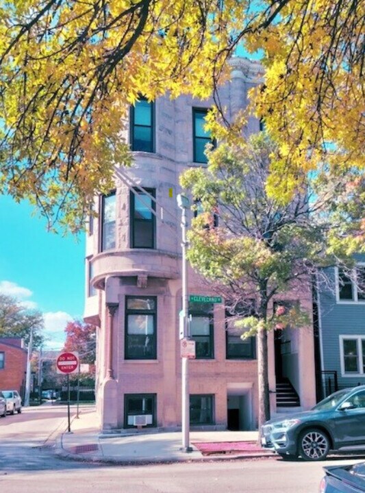 1612 N Cleveland Ave in Chicago, IL - Building Photo