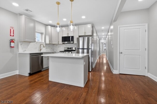 579 S 12th St in Newark, NJ - Building Photo - Building Photo