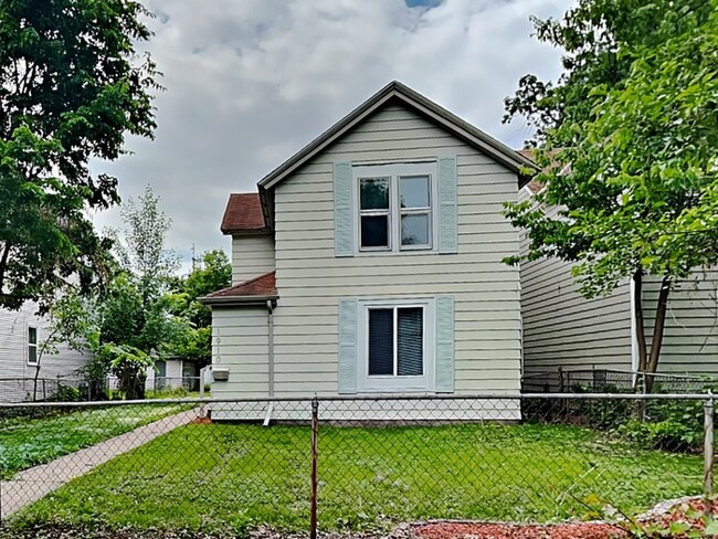 property at 1910 W Chelton Ave