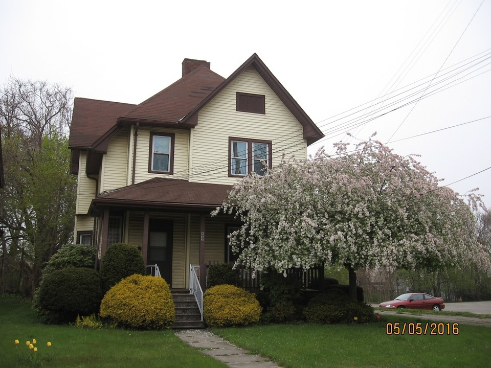 433 W Prospect Rd in Ashtabula, OH - Foto de edificio