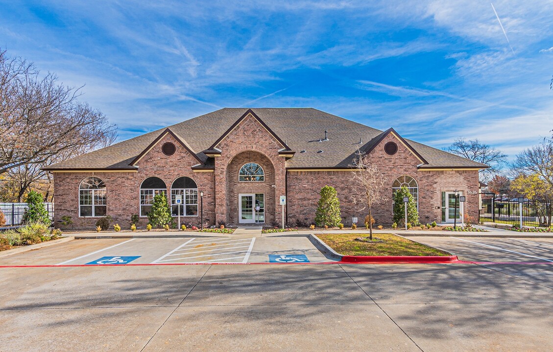 Hickory Manor 62+ Apartments in Desoto, TX - Building Photo