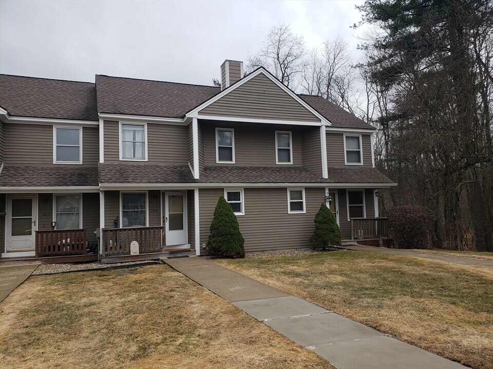 179 Pennacook Dr in Leominster, MA - Building Photo