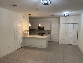 8332 NW 51st Terrace in Doral, FL - Building Photo - Building Photo