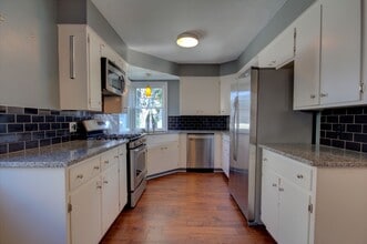 835 Jones St in Bettendorf, IA - Building Photo - Building Photo