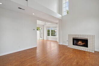 1880 Fullerton Ave in Costa Mesa, CA - Building Photo - Building Photo